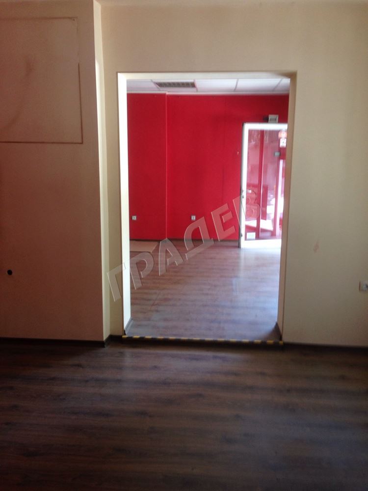 Магазин на оживена улица, зад Община Варна. - Агенция за недвижими имоти Варна - Екипът, имот 2