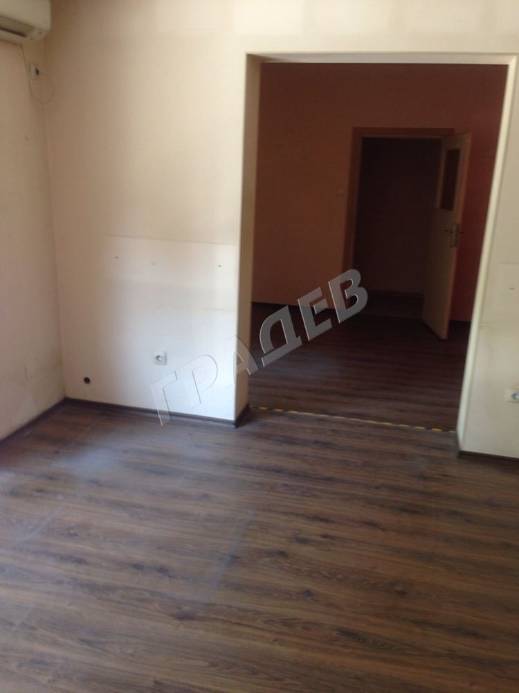 Магазин на оживена улица, зад Община Варна. - Агенция за недвижими имоти Варна - Екипът, имот 3