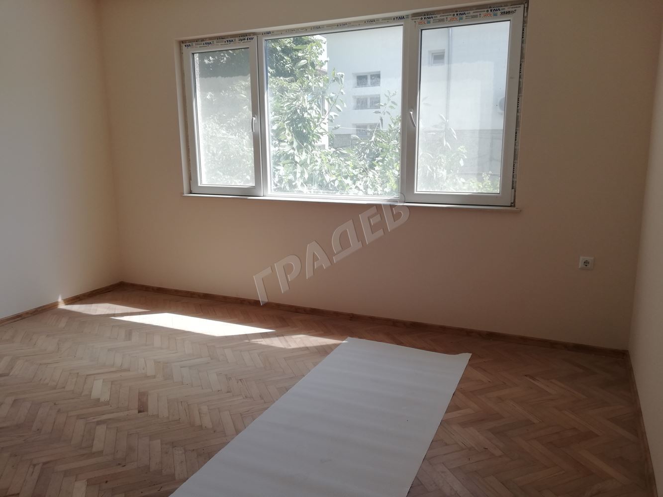 Етаж от къща със самостоятелен вход за двора и сградата - Агенция за недвижими имоти Варна - Екипът, имот 2