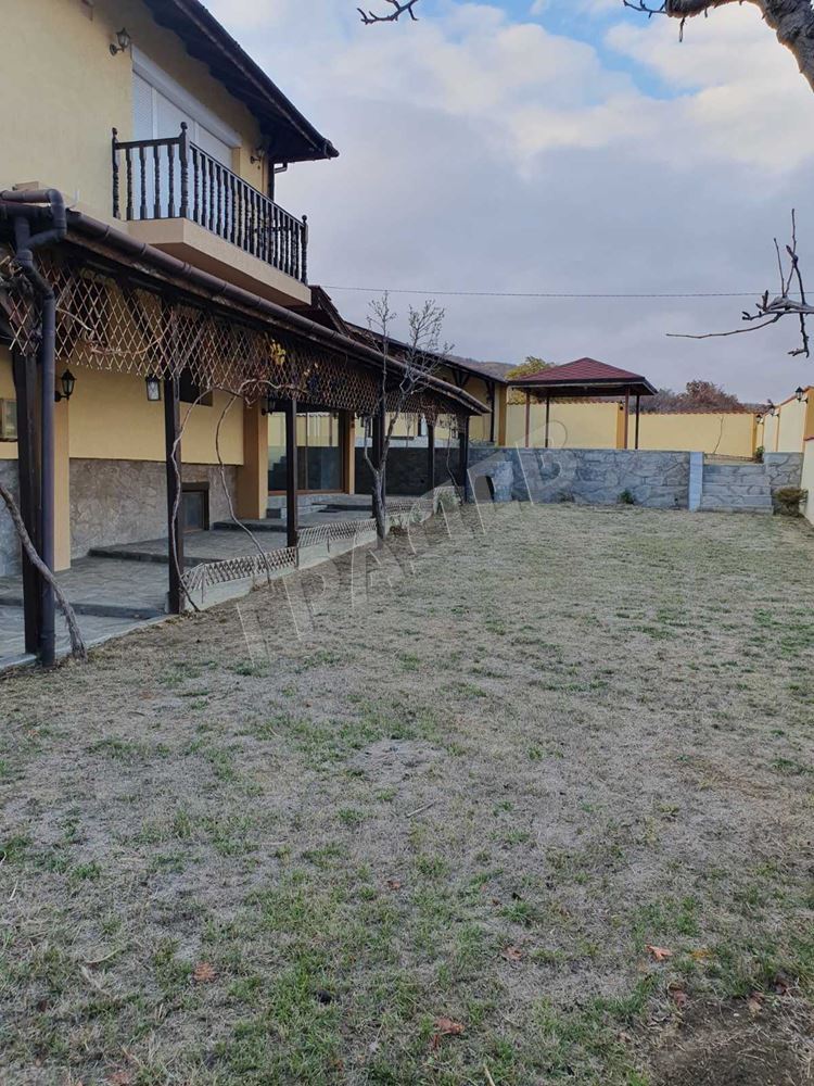 Нова къща в град Айтос с шест спални. - Агенция за недвижими имоти Варна - Екипът, имот 3