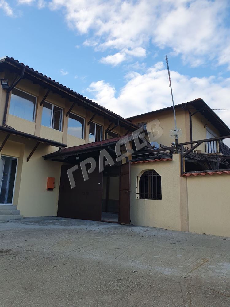 Нова къща в град Айтос с шест спални. - Агенция за недвижими имоти Варна - Екипът, имот 1