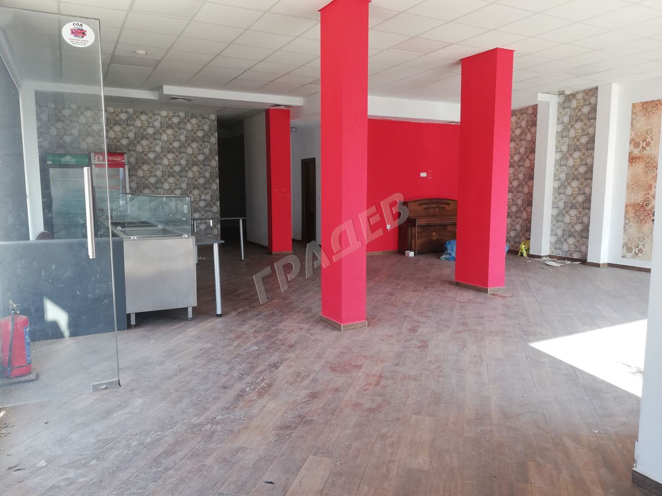 Кафе сладкарница в Ж.К.“Изгрев“  150 кв.м. + тераса 180кв.м. – 1500лв. - Агенция за недвижими имоти Варна - Екипът, имот 1