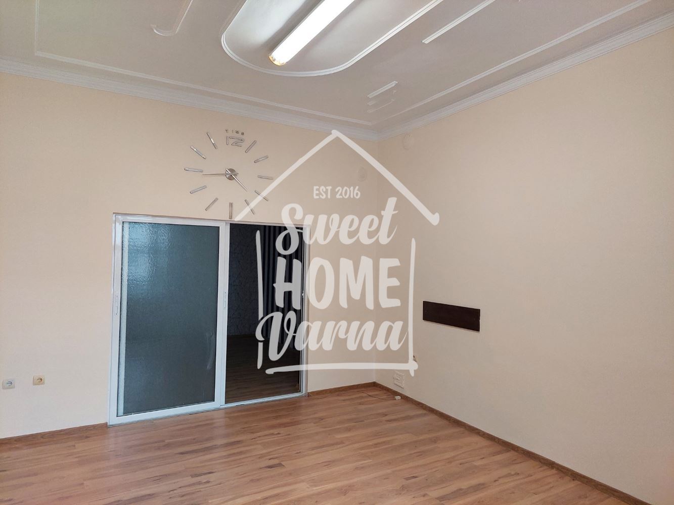 Помещение / офис под наем в Идеален център - Агенция за недвижими имоти Варна - Екипът