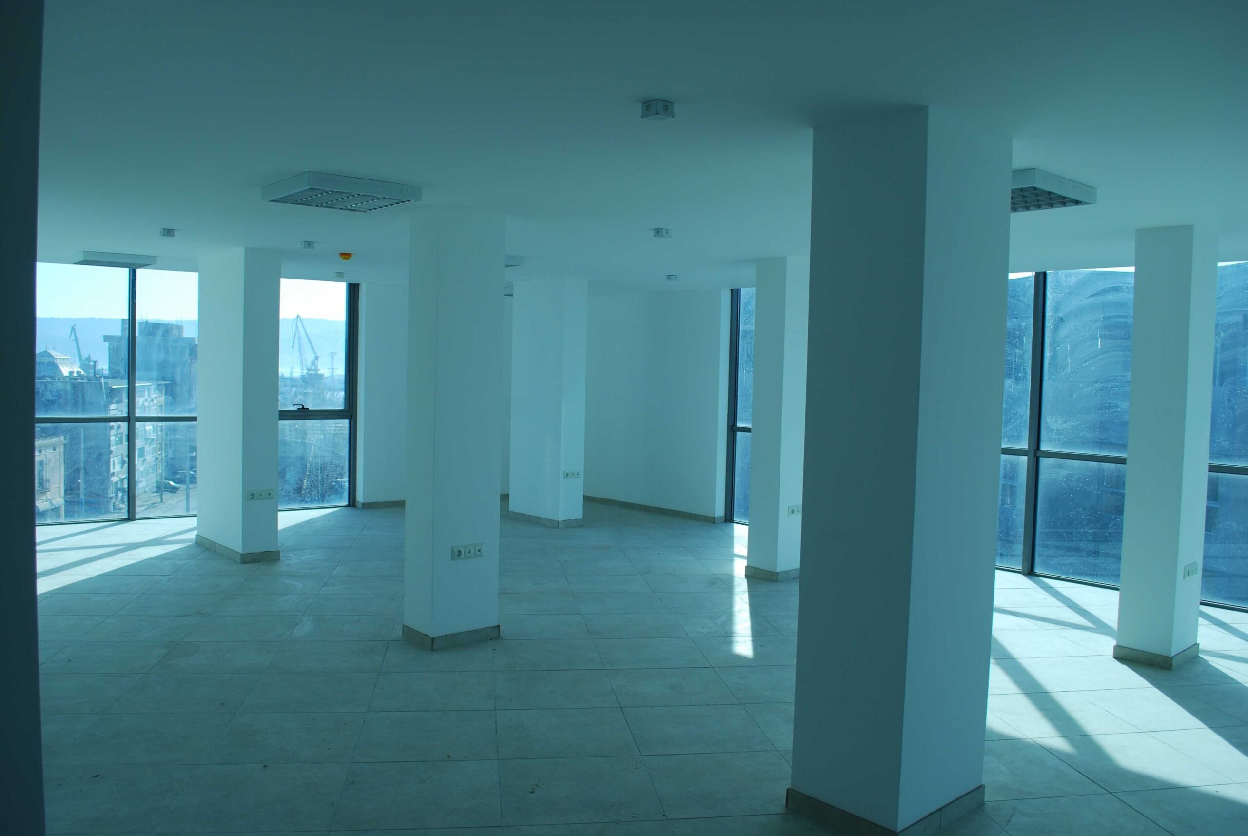 Офиси под наем в района Жп гара Варна - Агенция за недвижими имоти Варна - Екипът, имот 1