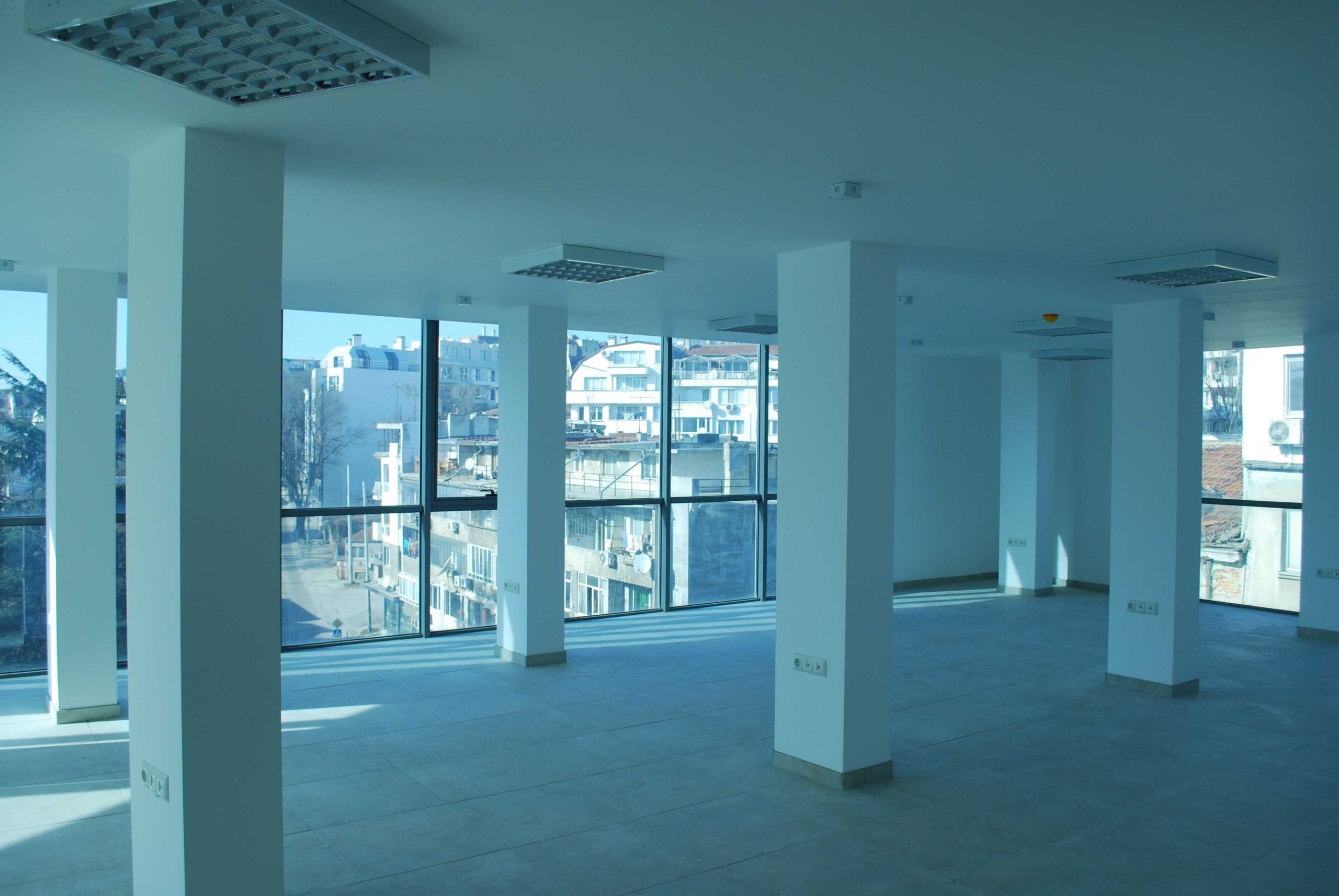 Офиси под наем в района Жп гара Варна - Агенция за недвижими имоти Варна - Екипът