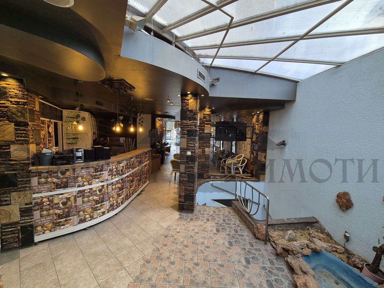 Помещение с лице на улица с човекопоток, ул.“БабаТонка“7 - Агенция за недвижими имоти Варна - Екипът, имот 1