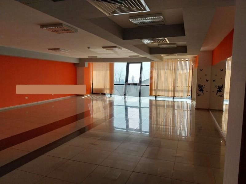 Луксозен офис в бизнес сграда район местност Пчелина - Агенция за недвижими имоти Варна - Екипът, имот 2