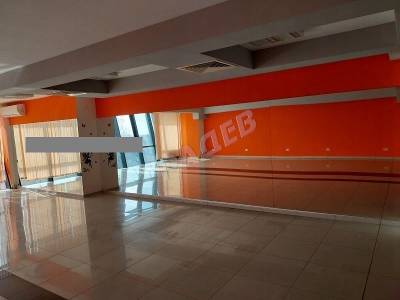 Луксозен офис в бизнес сграда район местност Пчелина - Агенция за недвижими имоти Варна - Екипът, имот 1