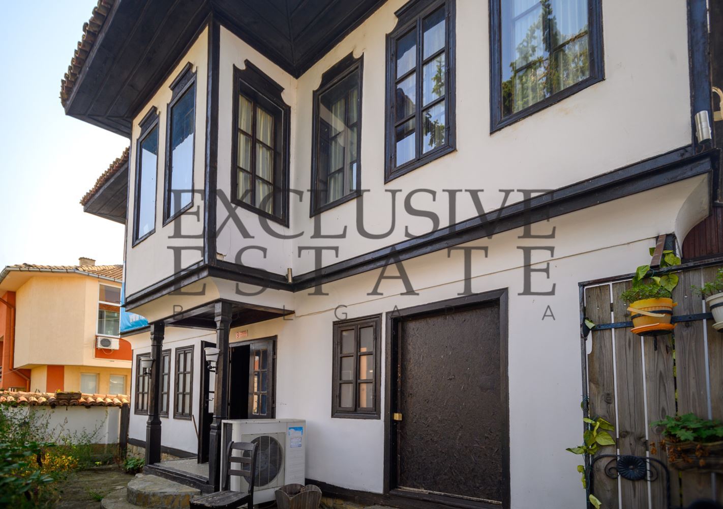 Ексклузивно! Двуетажна къща подходяща за ресторант, офис, - Агенция за недвижими имоти Варна - Екипът