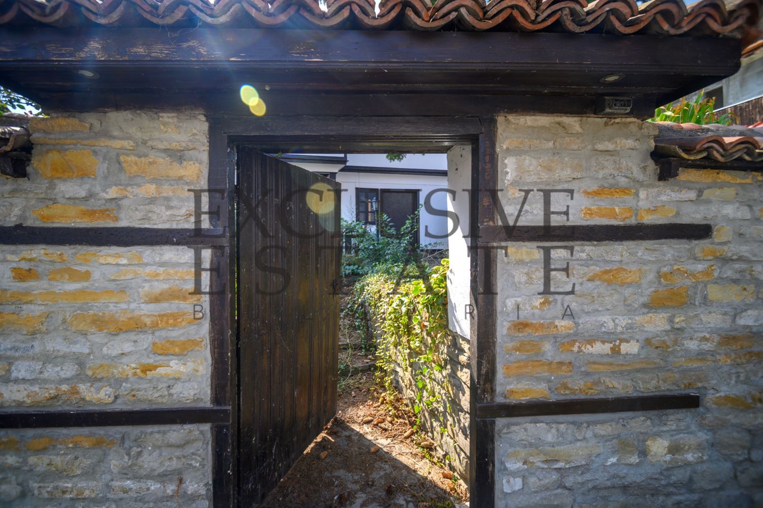 Ексклузивно! Двуетажна къща подходяща за ресторант, офис, - Агенция за недвижими имоти Варна - Екипът, имот 3