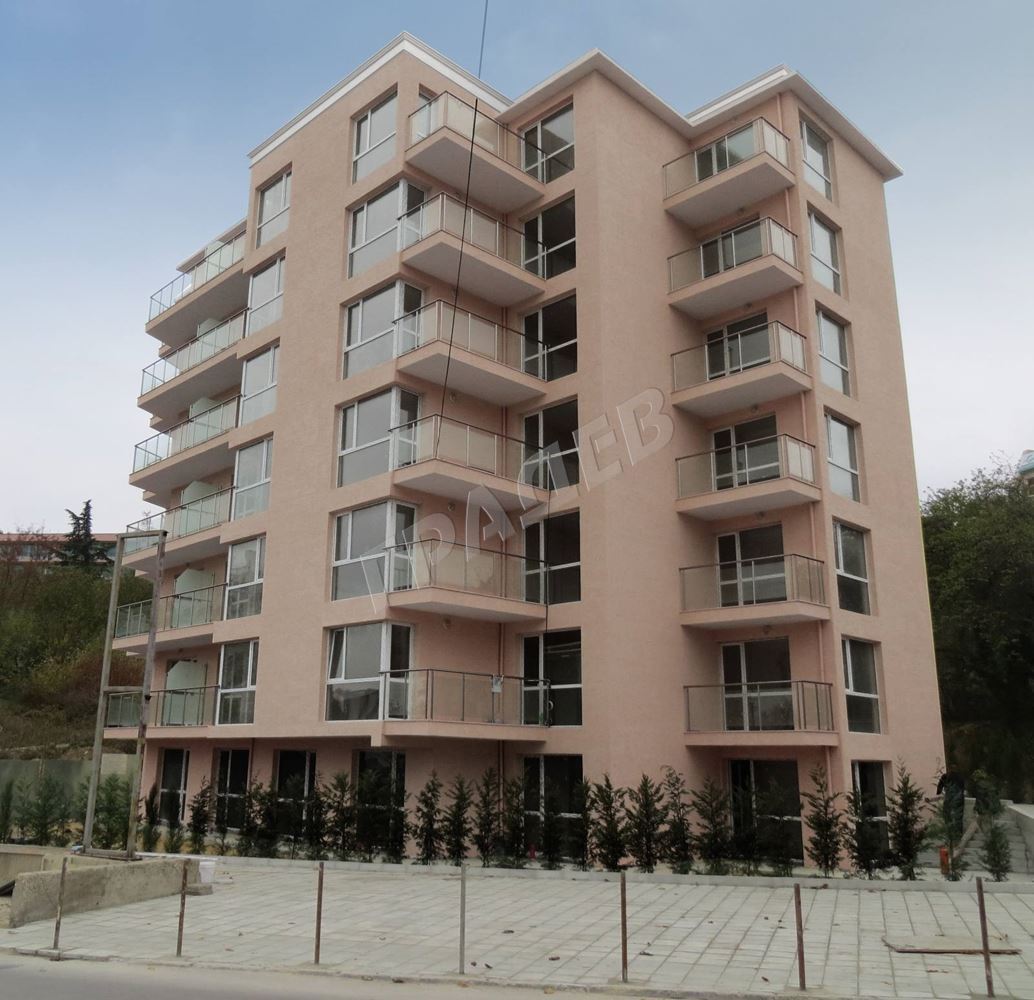 Тристаен апартамент с морска панорама в к.к. Чайка/ Кабакум - Агенция за недвижими имоти Варна - Екипът, имот 1