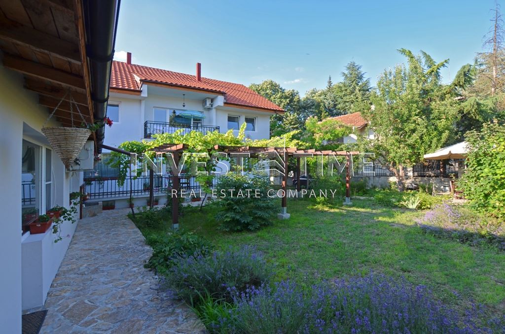 Къща за гости с отличен рейтинг в централната част на с. Кранево - Агенция за недвижими имоти Варна - Екипът, имот 1