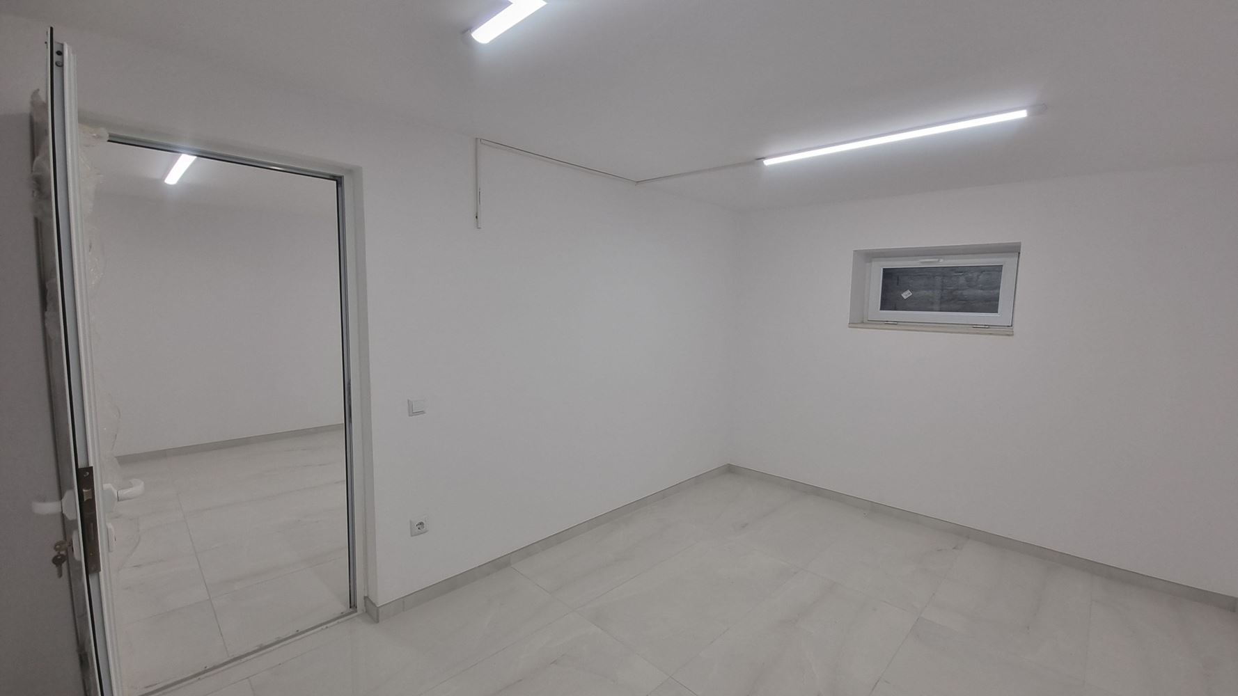 Дава под наем – МАГАЗИН в Идеален център - Агенция за недвижими имоти Варна - Екипът, имот 4