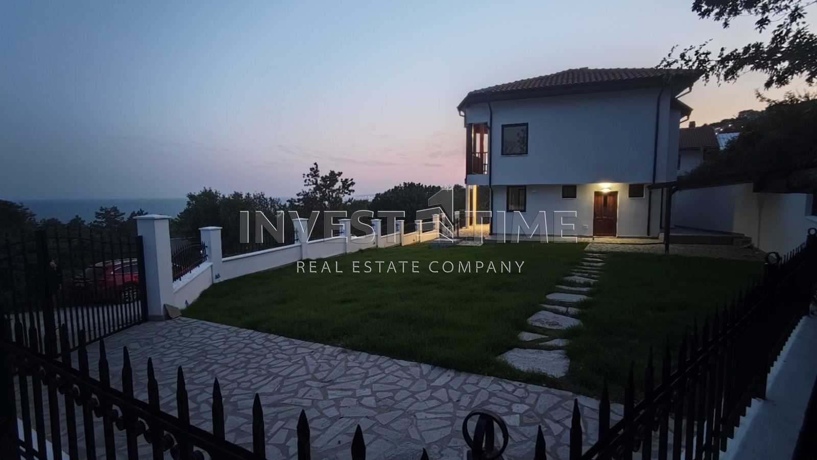 Къща с три спални и фронтална морска панорама – гр. Балчик - Агенция за недвижими имоти Варна - Екипът