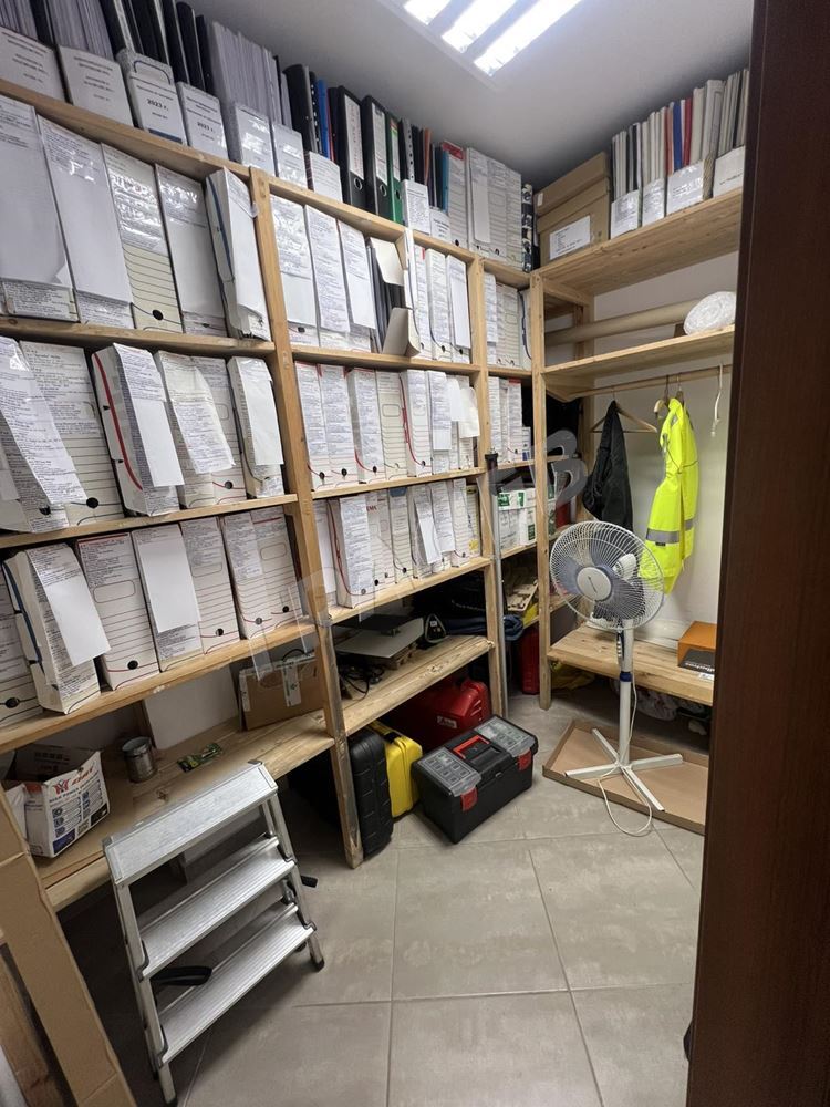 Офис в офис сграда - Агенция за недвижими имоти Варна - Екипът, имот 4