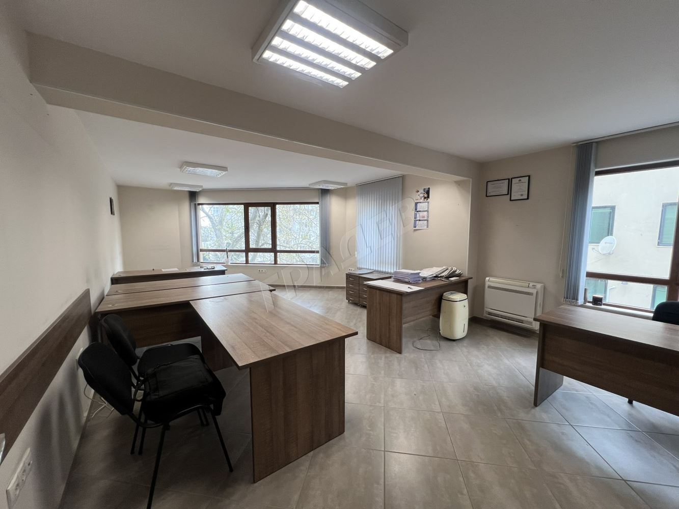 Офис в офис сграда - Агенция за недвижими имоти Варна - Екипът