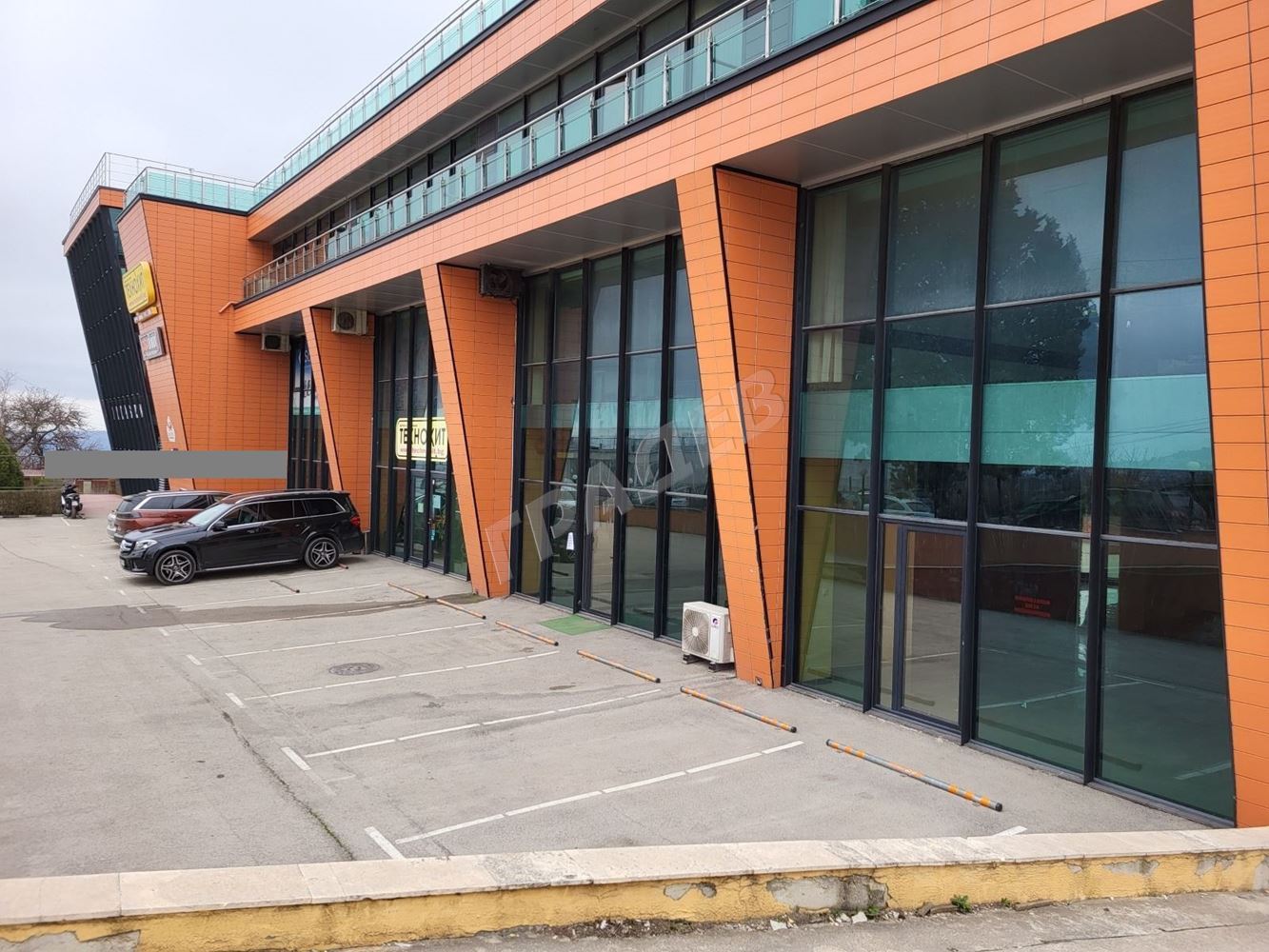 Търговско помещение под наем в района на м-т Пчелина - Агенция за недвижими имоти Варна - Екипът, имот 1