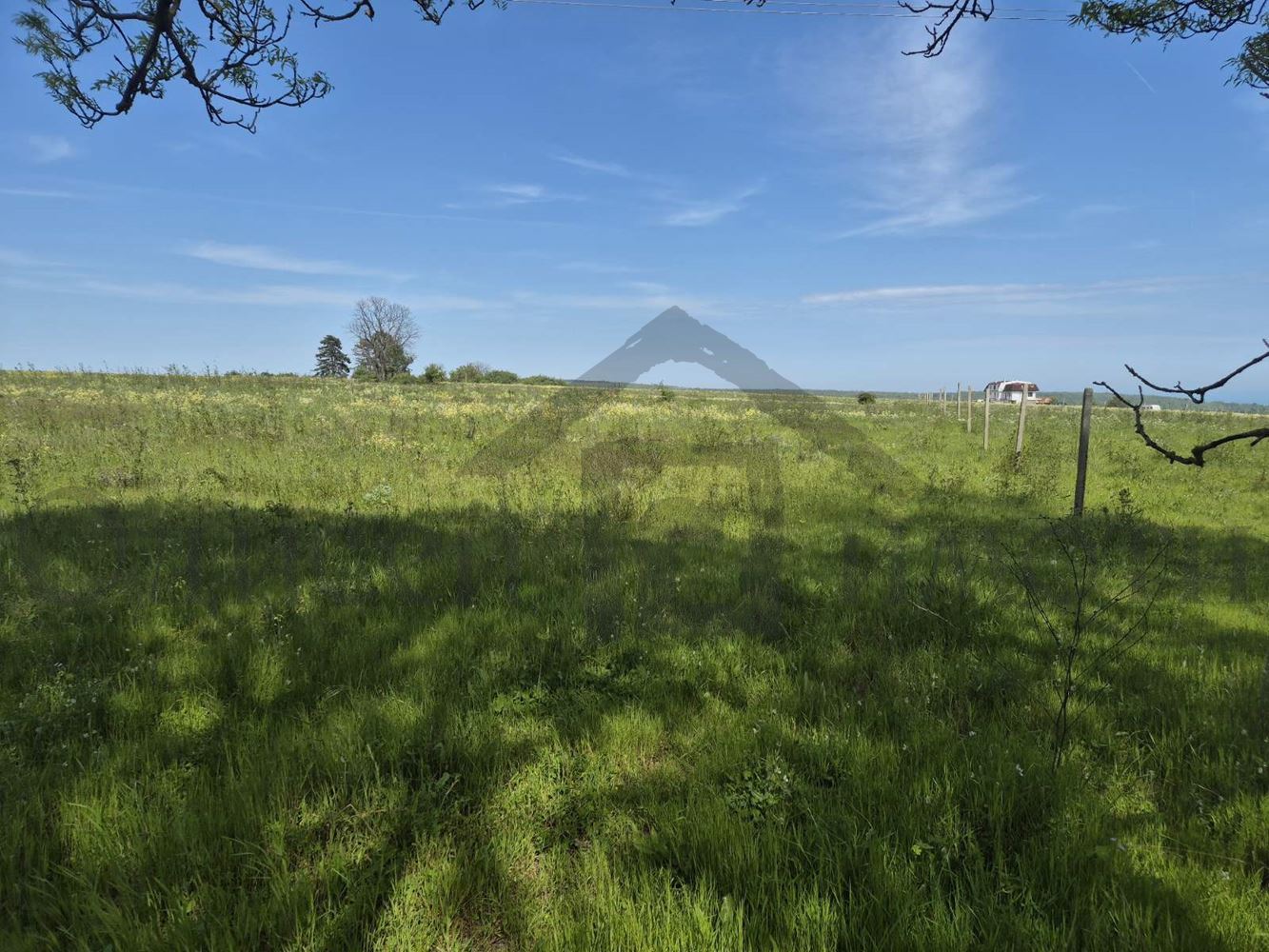 Инвестиционен парцел за жилищно строителсво - Агенция за недвижими имоти Варна - Екипът, имот 3