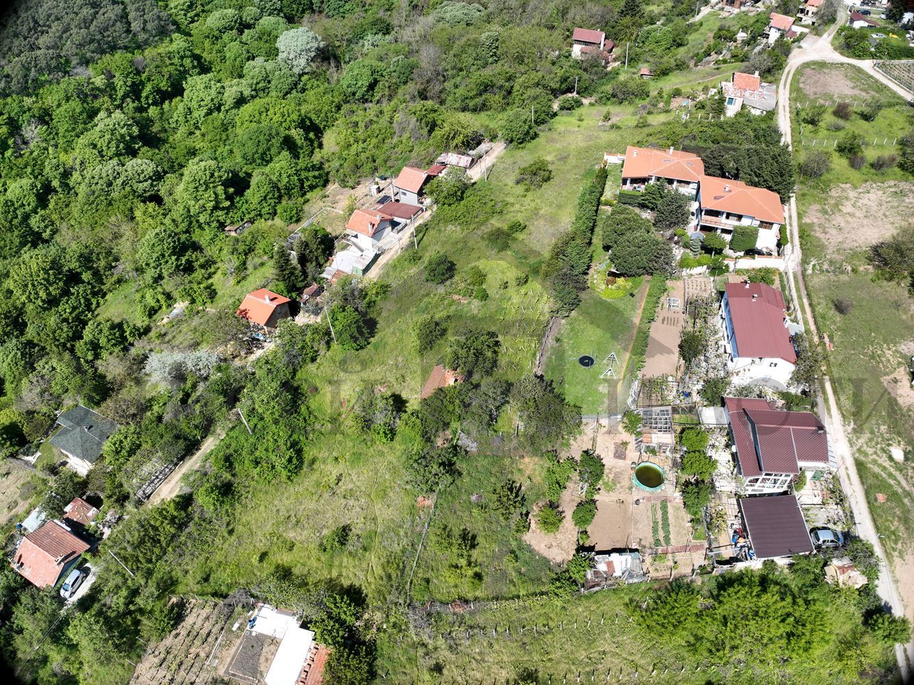 Ъглов парцел с добър достъп - Агенция за недвижими имоти Варна - Екипът