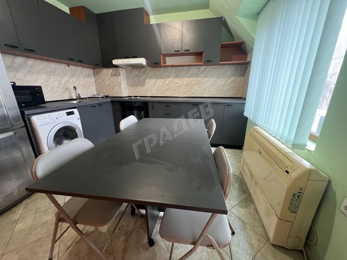 Четиристаен панорамен апартамент под наем в тих район на ж.к. Бриз - Агенция за недвижими имоти Варна - Екипът