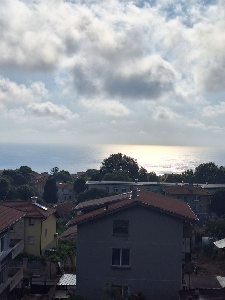 Етаж от къща кв.Галата - Агенция за недвижими имоти Варна - Екипът