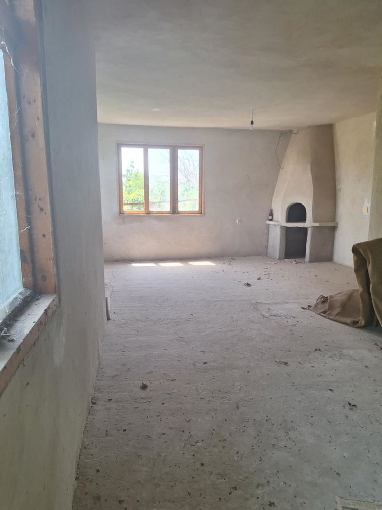 Продава се къща в село Велино  130 кв.м РЗП, двор 1500 кв.м - Агенция за недвижими имоти Варна - Екипът