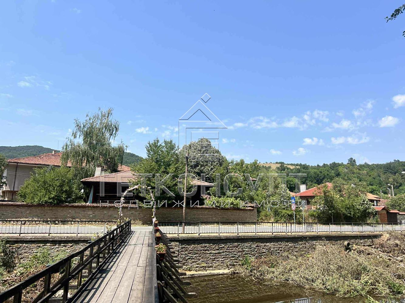 с.Ичера, два парцела, всеки по 540 кв м - Агенция за недвижими имоти Варна - Екипът