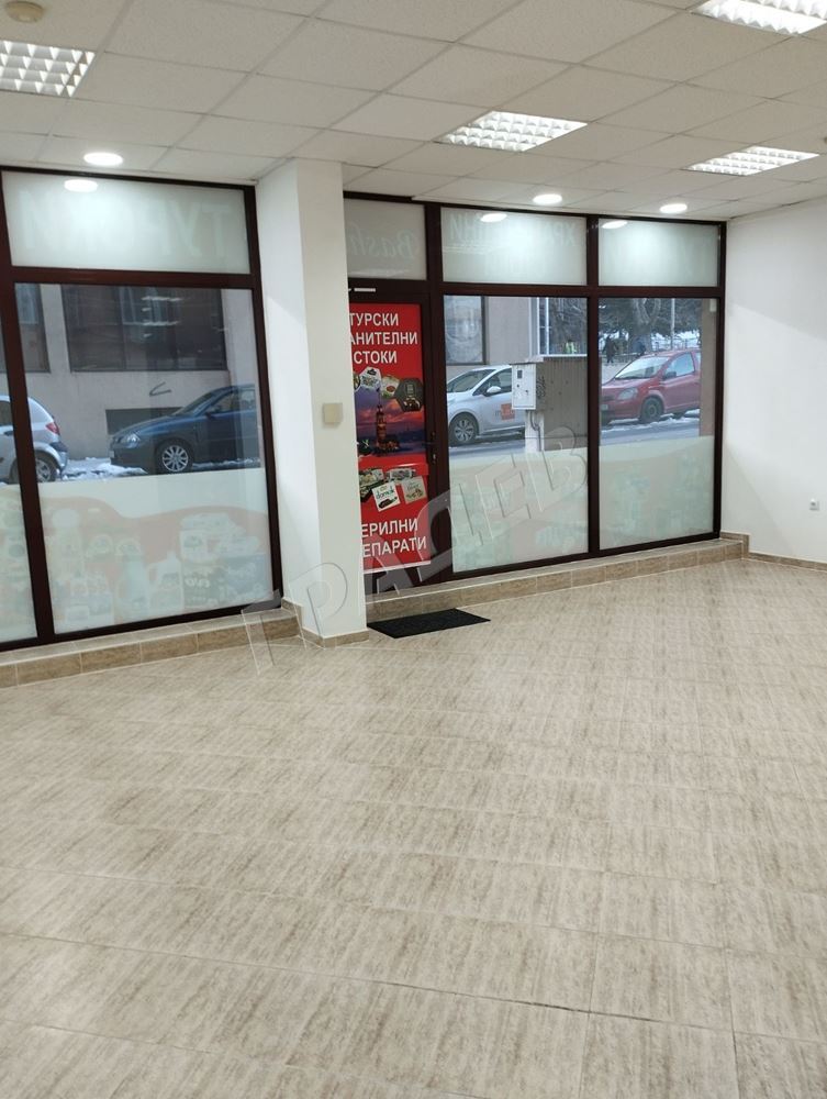 Магазин в ж.к.“Левски“ - Агенция за недвижими имоти Варна - Екипът