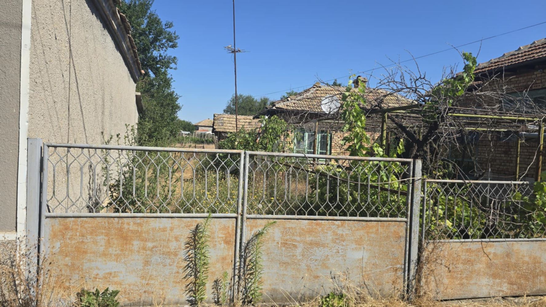 Еднофамилна къща с.Брестак - Агенция за недвижими имоти Варна - Екипът, имот 2