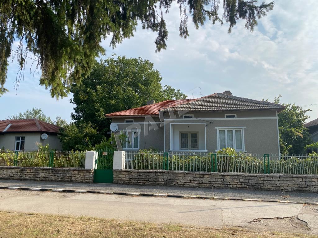 Къща в с. Соколово , на главен път Балчик – Добрич. - Агенция за недвижими имоти Варна - Екипът, имот 1