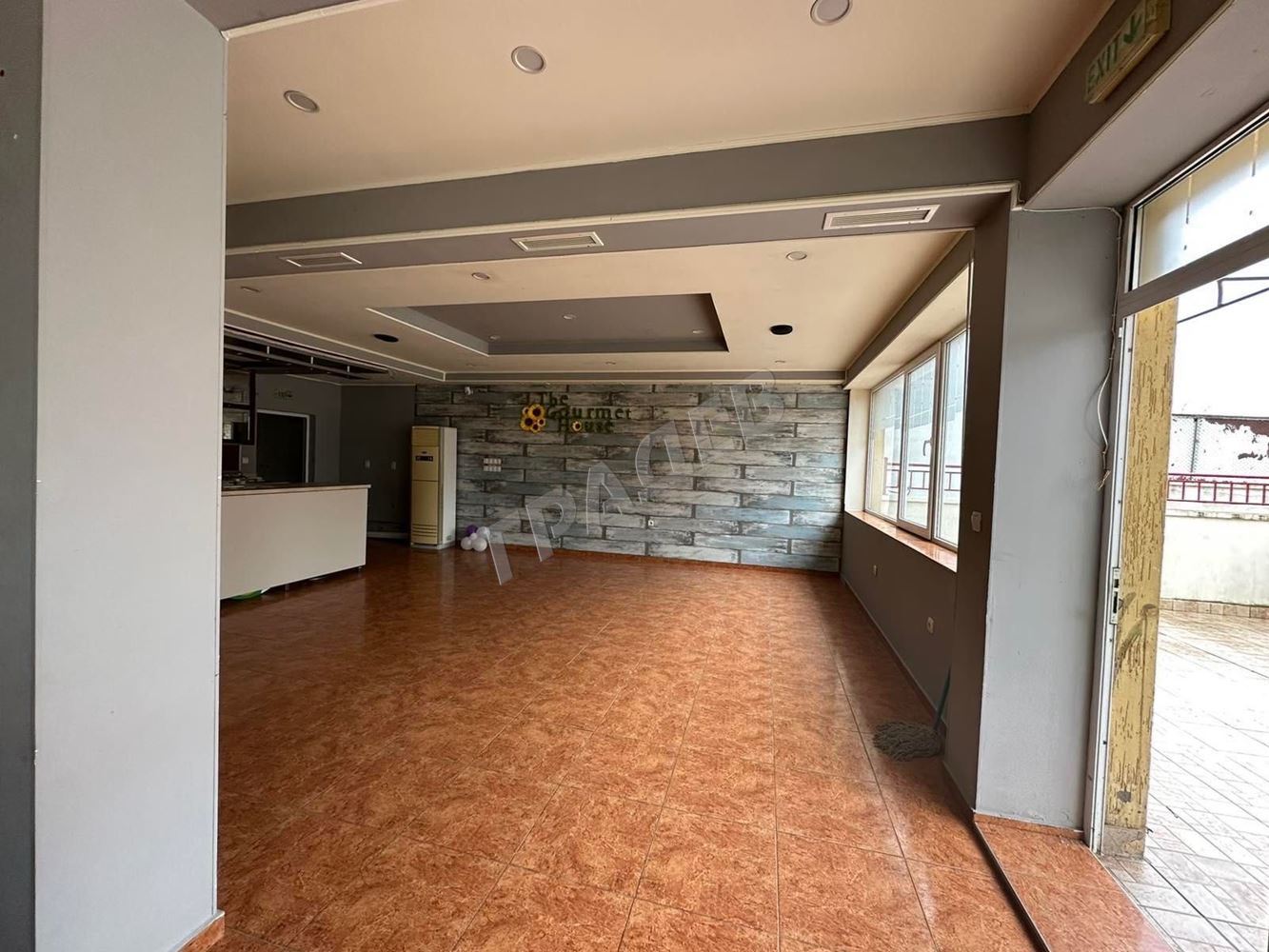 Оборудвано заведение под наем в ж.к. Бриз - Агенция за недвижими имоти Варна - Екипът, имот 2