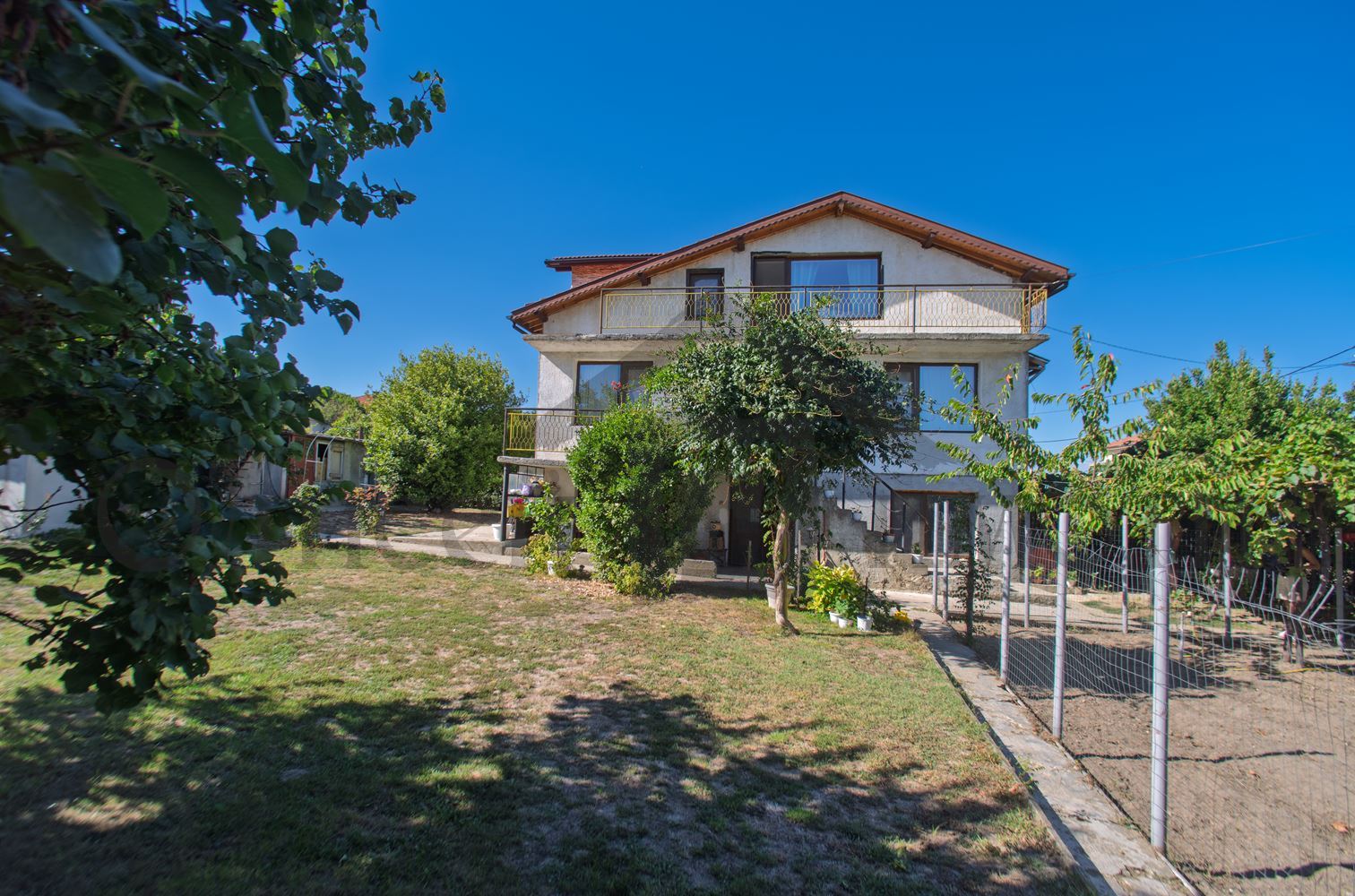 Стилно обзаведена къща  село Близнаци - Агенция за недвижими имоти Варна - Екипът