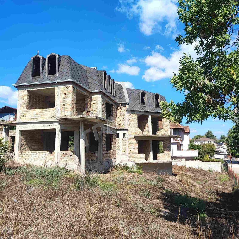 Бизнес имот в центъра на с. Тополи!!! - Агенция за недвижими имоти Варна - Екипът