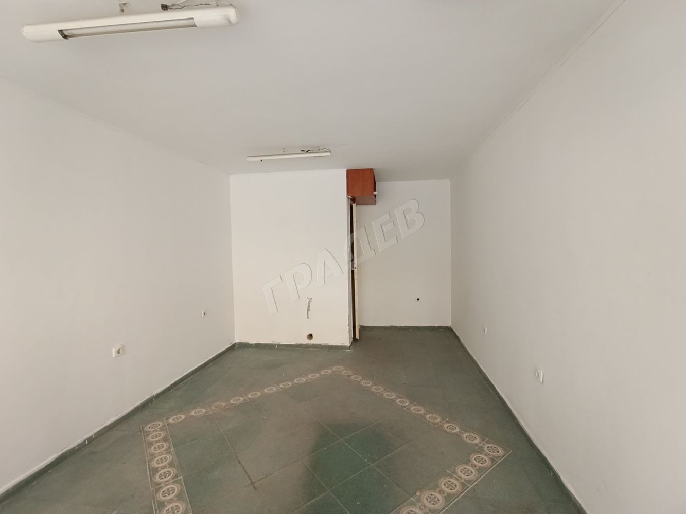 Магазин за продажба в Гръцка махала - Агенция за недвижими имоти Варна - Екипът