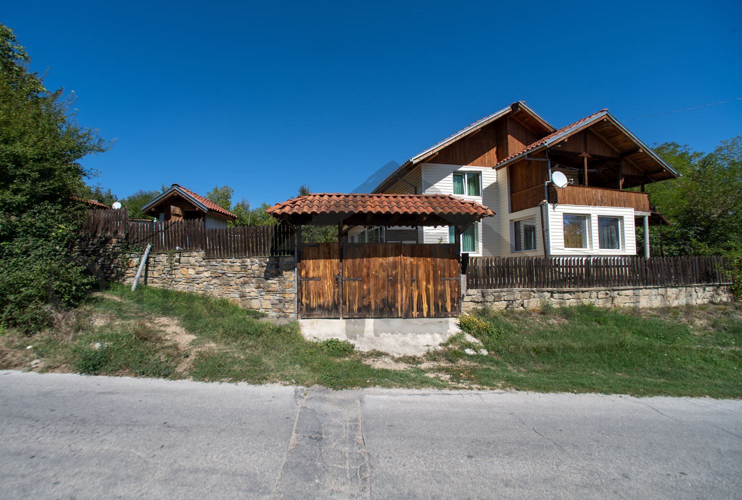 Регистрирана къща за гости в Дряново - Агенция за недвижими имоти Варна - Екипът