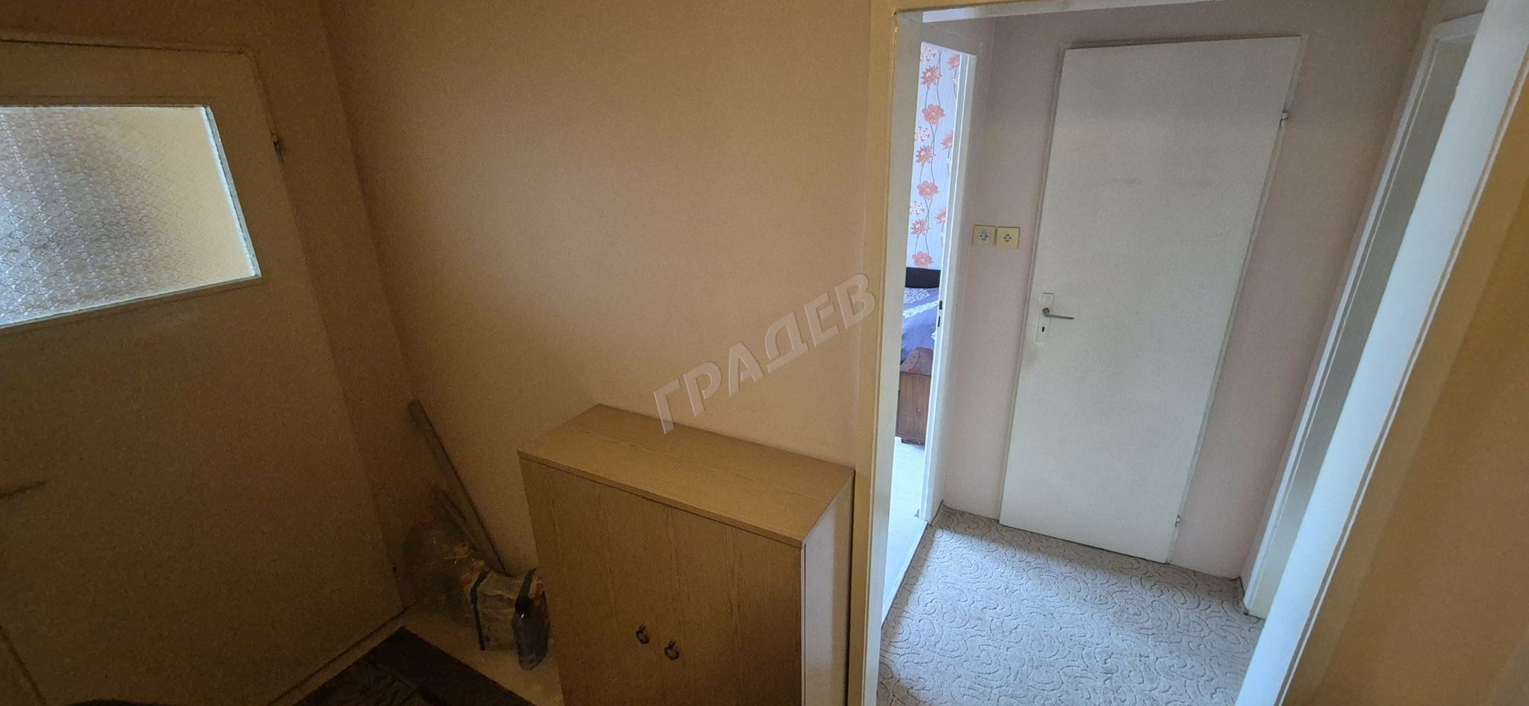 Двустаен апартамент в района на Автогара - Агенция за недвижими имоти Варна - Екипът, имот 4