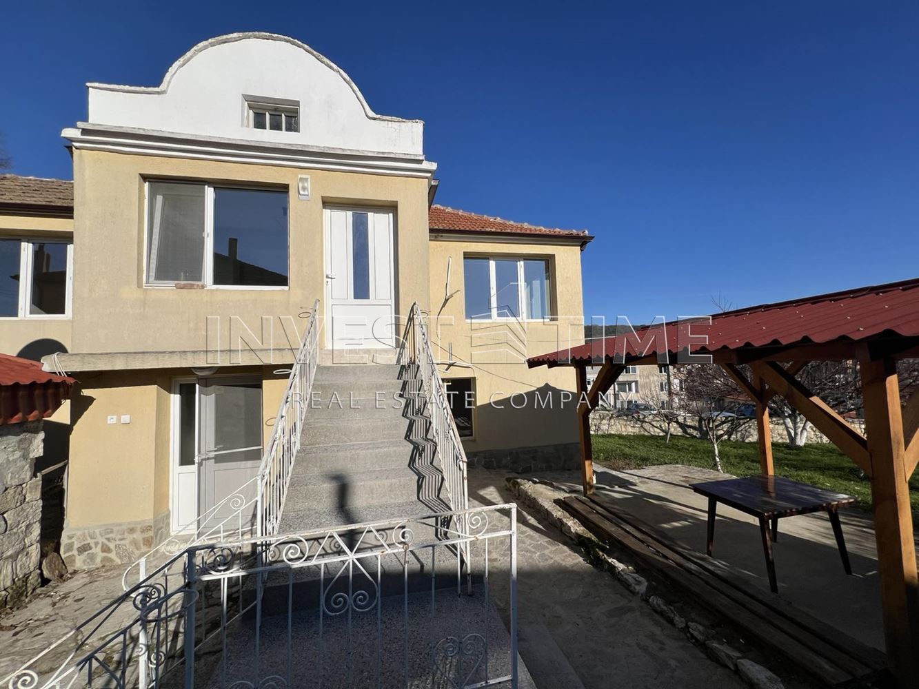 Етажи от къща за продажба в кв. Виница - Агенция за недвижими имоти Варна - Екипът