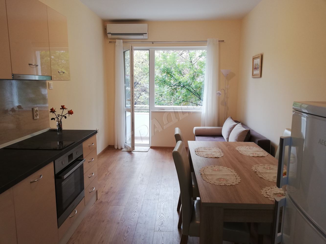 2-ен обзаведен с паркомясто до Общината - Агенция за недвижими имоти Варна - Екипът