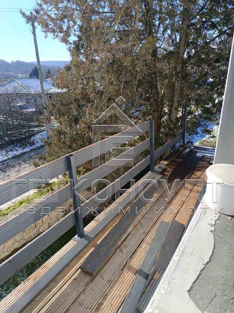 с.Долище, реновирана къща с двор 600 кв м - Агенция за недвижими имоти Варна - Екипът, имот 2