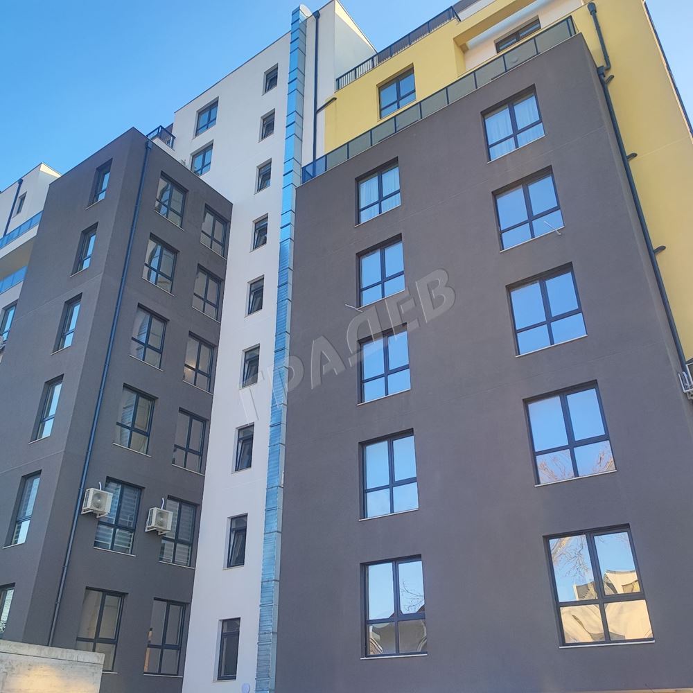 Тристаен апартамент в  горната част на Цветен квартал. - Агенция за недвижими имоти Варна - Екипът, имот 1