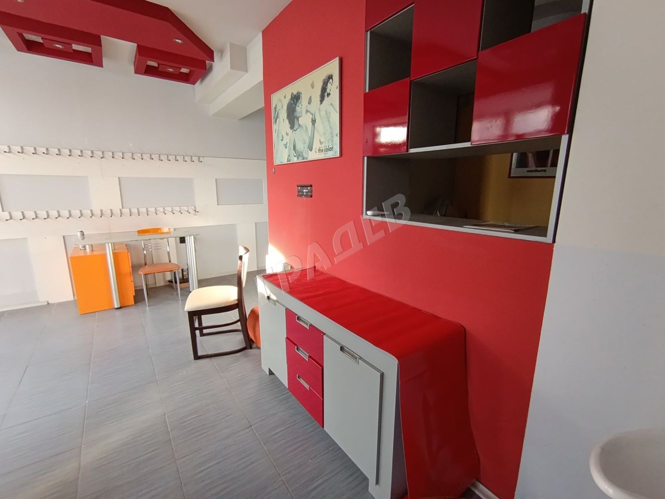 Офис/ Салон под наем в ж.к. Бриз - Агенция за недвижими имоти Варна - Екипът, имот 1