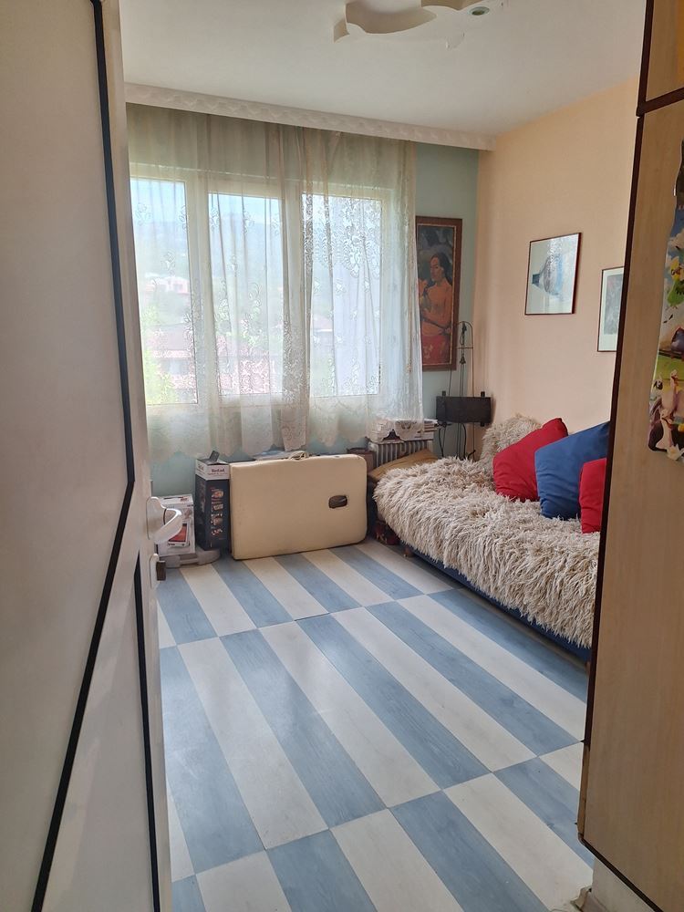 Слънчев 3-стаен апартамент, Възраждане 3 - Агенция за недвижими имоти Варна - Екипът, имот 3