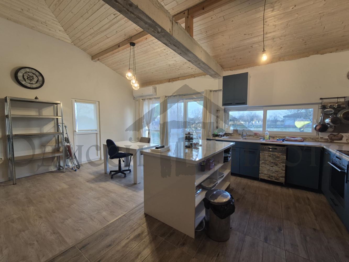 Еднофамилна къща с голям двор - Агенция за недвижими имоти Варна - Екипът, имот 2