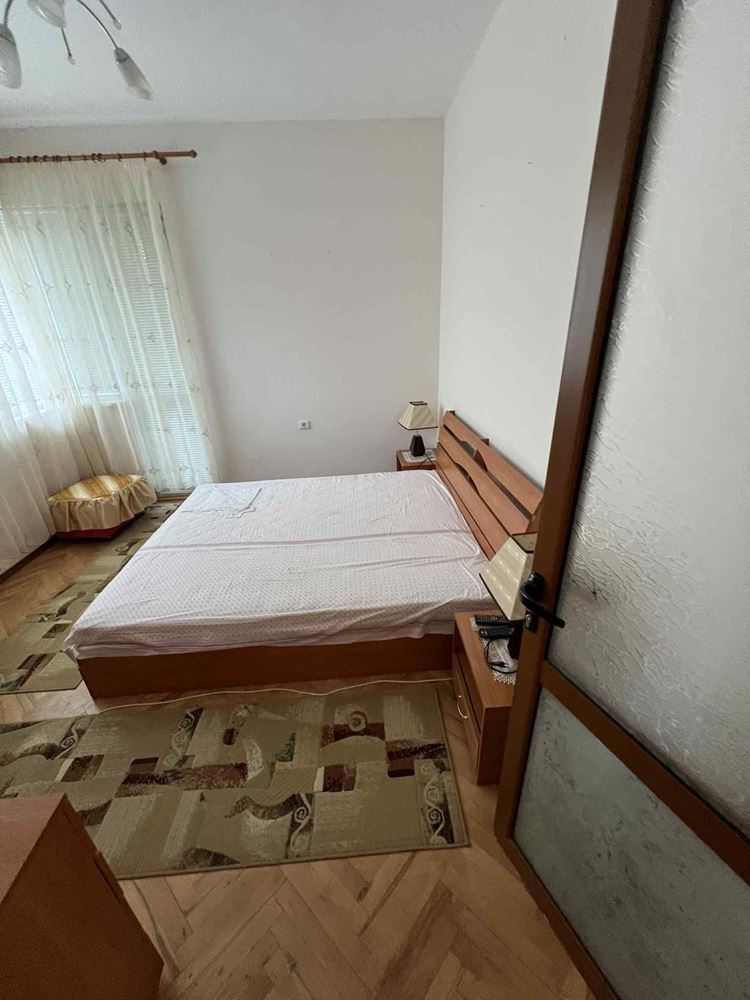 Под наем тристаен апартамент в идеален център на гр.Варна - Агенция за недвижими имоти Варна - Екипът, имот 4