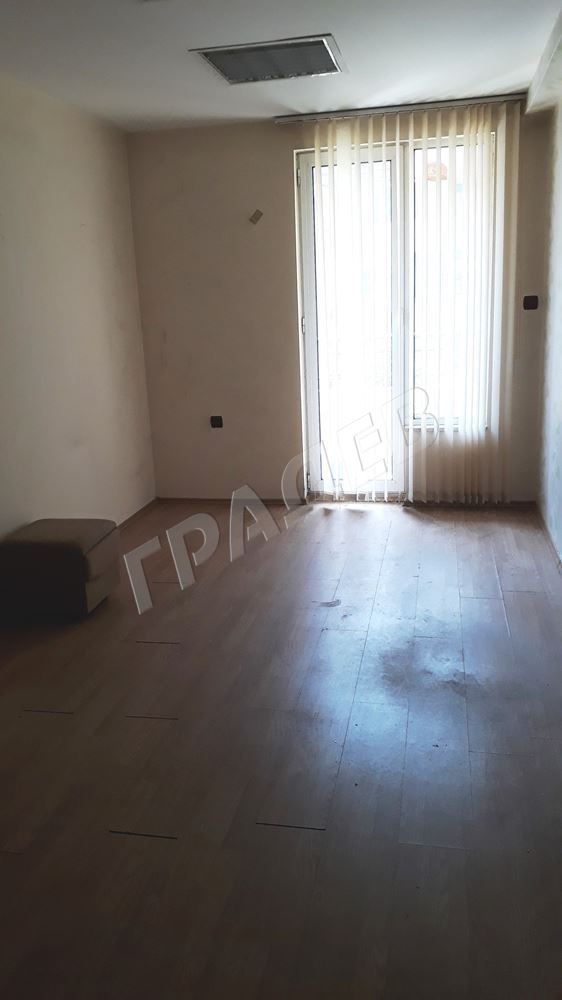 ОФИС на бул. „Владислав“  до Макдрайв - Агенция за недвижими имоти Варна - Екипът, имот 3