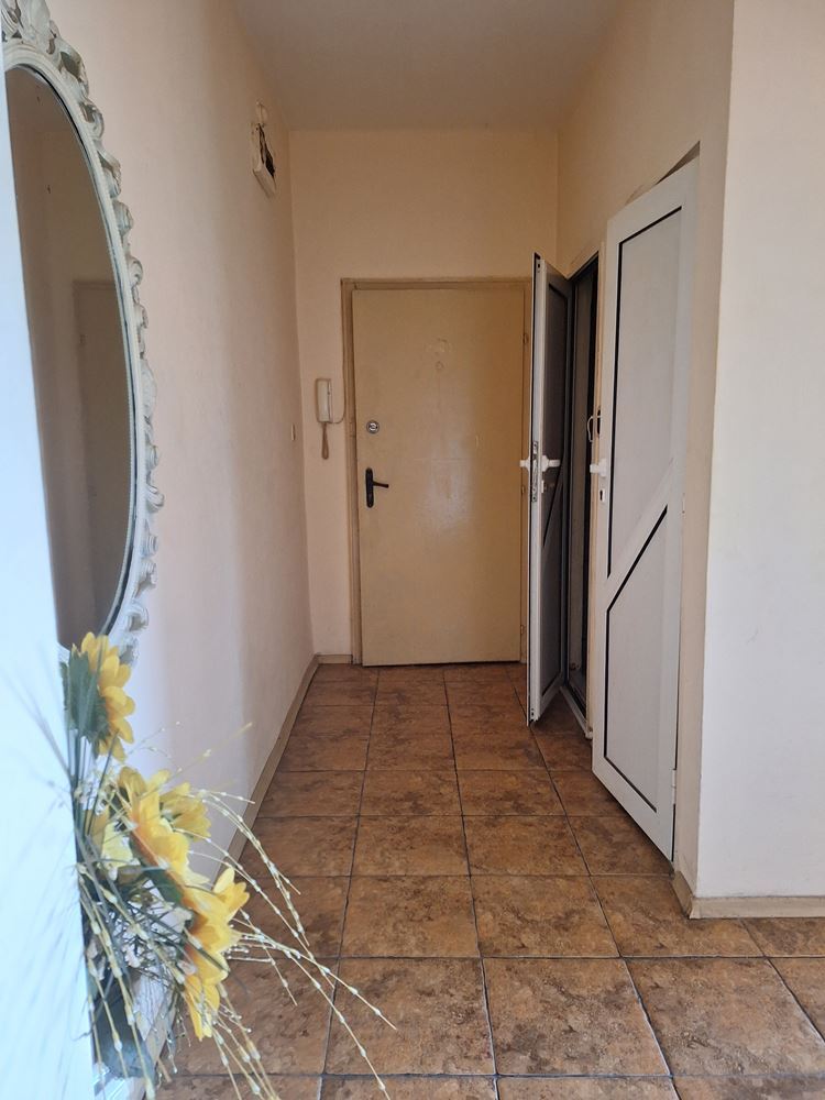 Слънчев 3-стаен апартамент, Възраждане 3 - Агенция за недвижими имоти Варна - Екипът, имот 2