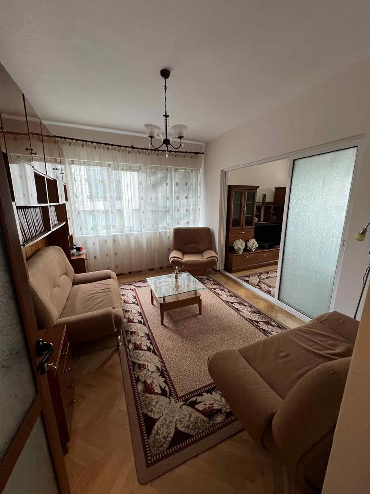 Под наем тристаен апартамент в идеален център на гр.Варна - Агенция за недвижими имоти Варна - Екипът, имот 2