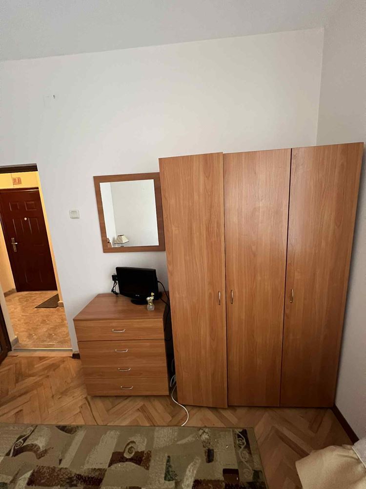 Под наем тристаен апартамент в идеален център на гр.Варна - Агенция за недвижими имоти Варна - Екипът