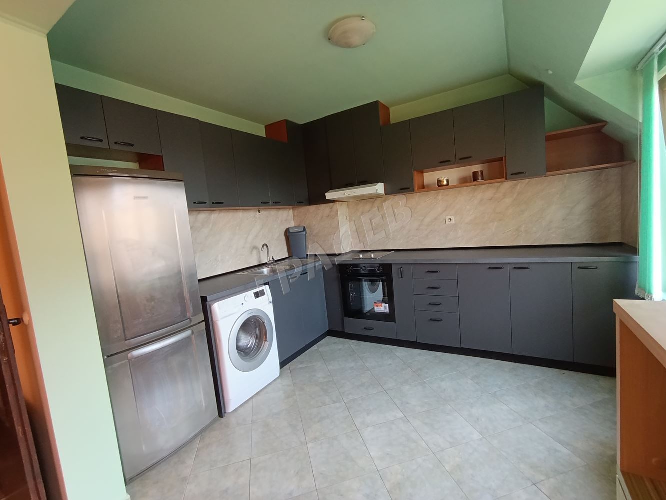 Четиристаен панорамен апартамент под наем в тих район на ж.к. Бриз - Агенция за недвижими имоти Варна - Екипът, имот 1