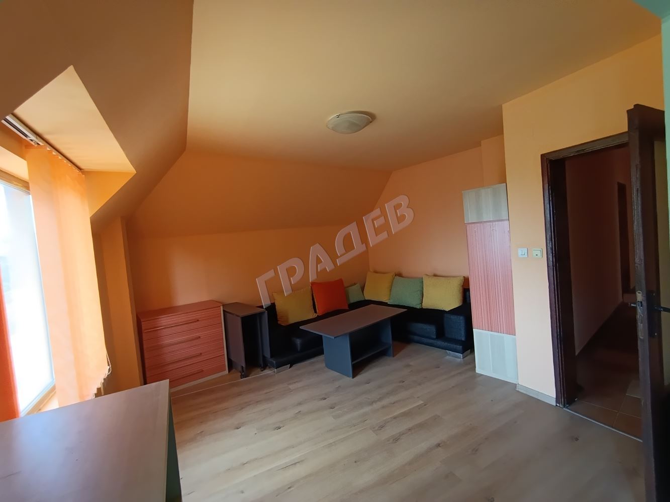 Четиристаен панорамен апартамент под наем в тих район на ж.к. Бриз - Агенция за недвижими имоти Варна - Екипът, имот 3